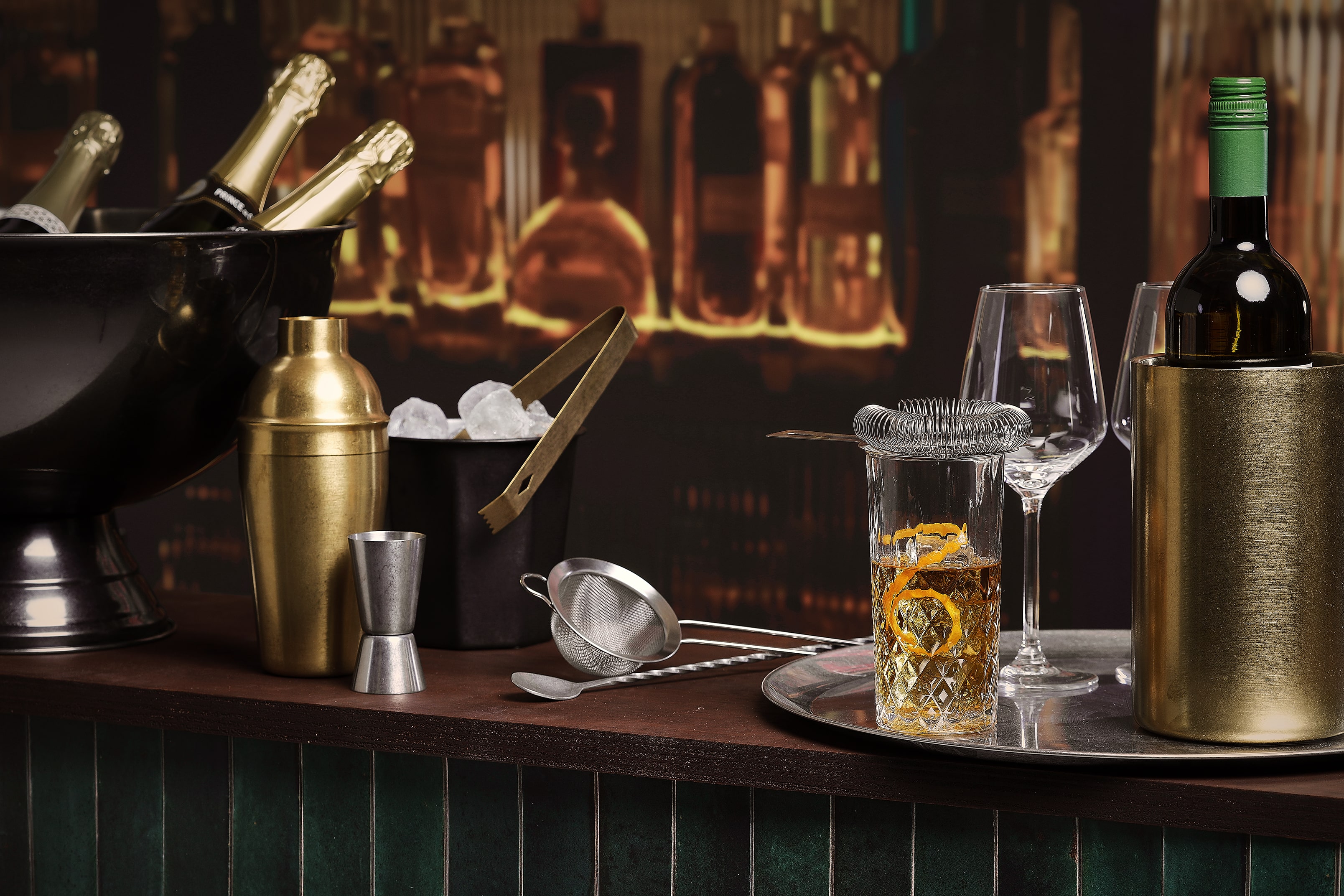 Bar collection featuring stylish bar accessories in gold, silver and black, for a modern bar experience.