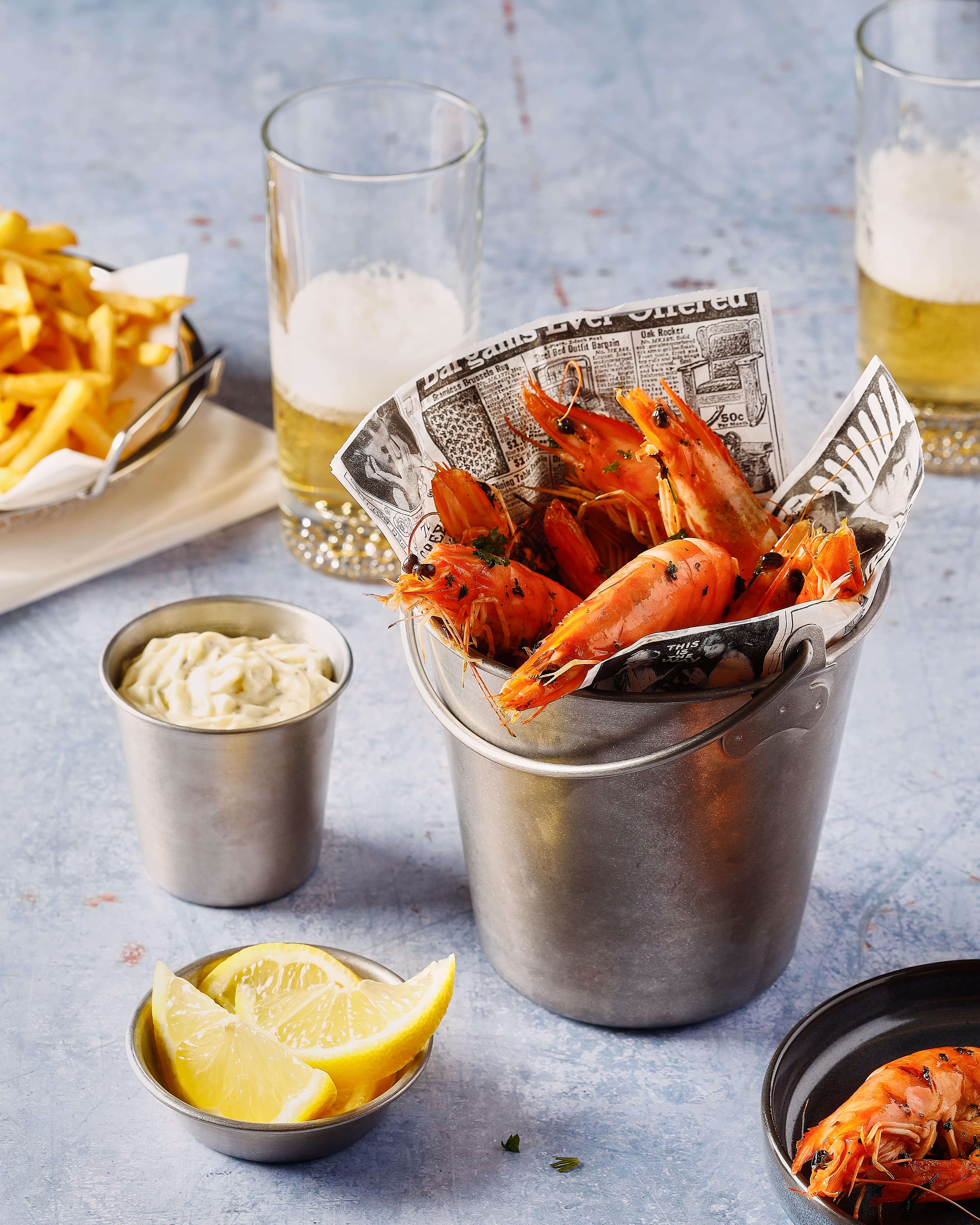 Serve collection bucket filled with juicy gambas, served for an elegant presentation.